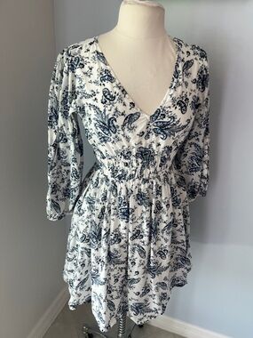 Lucky Brand White and Navy Paisley V-Neck Smocked Waist Dress